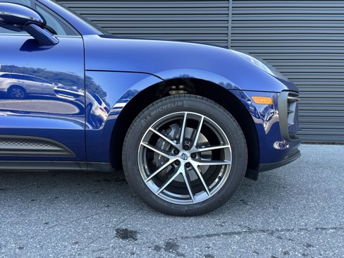 Certified 2025 Porsche Macan image 9