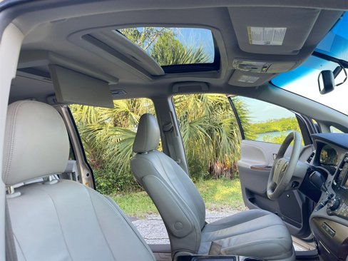 Used 2014 Toyota Sienna XLE image 22