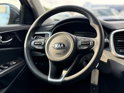 Used 2017 Kia Sorento LX image 40