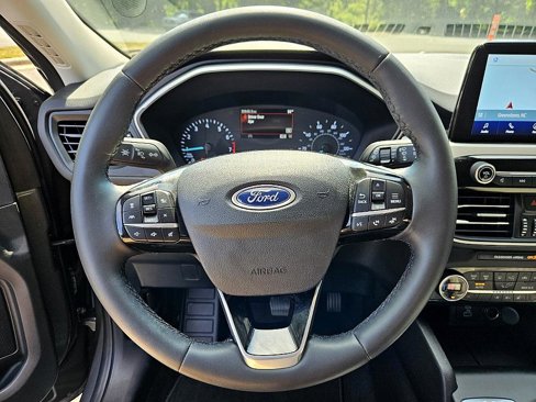 Used 2021 Ford Escape SE w/ SE Sport Appearance Package image 25