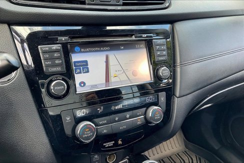 Used 2017 Nissan Rogue SL image 14