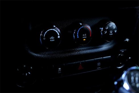 Used 2016 Jeep Wrangler Unlimited Sahara w/ Connectivity Group image 20