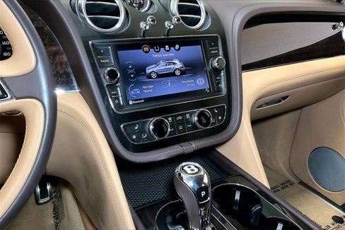Used 2019 Bentley Bentayga image 11