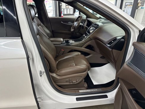 Used 2017 Lincoln MKX Reserve w/ Driver Assistance Package image 45
