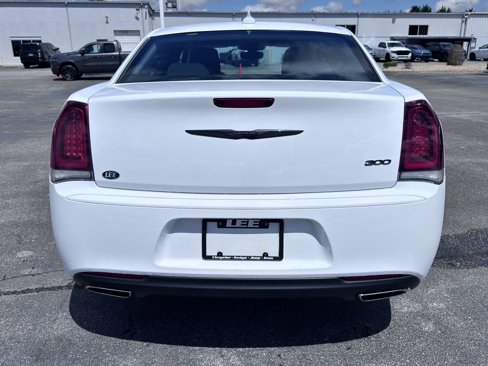 Used 2023 Chrysler 300 Touring w/ Sport Appearance Package image 6