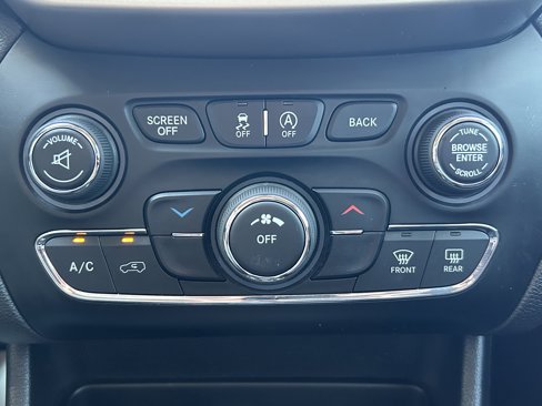 Used 2017 Jeep Cherokee Latitude w/ Safety/Convenience Group image 30