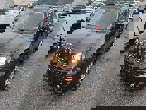 Used 2019 Jeep Renegade Latitude image 1