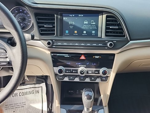 Used 2020 Hyundai Elantra SEL image 31