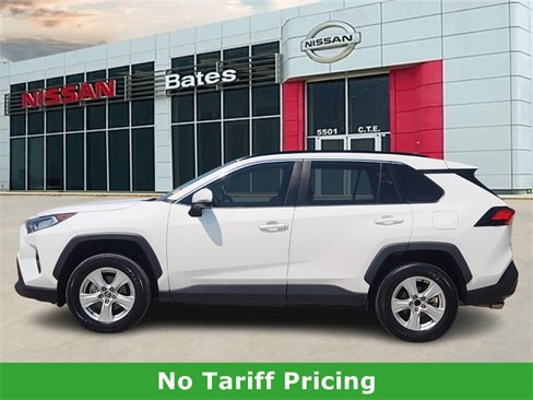 Used 2020 Toyota RAV4 XLE image 3
