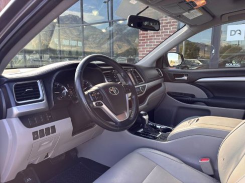 Used 2015 Toyota Highlander XLE image 18