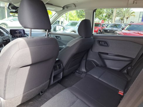 Used 2022 Nissan Rogue S image 6