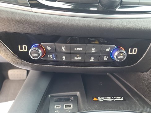 Used 2023 Buick Enclave Premium image 29