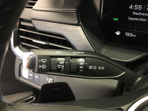 Used 2025 GMC Acadia Elevation image 30