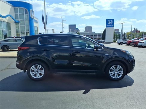 Used 2017 Kia Sportage LX image 2