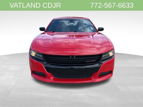 Used 2018 Dodge Charger SXT w/ Blacktop Package image 2