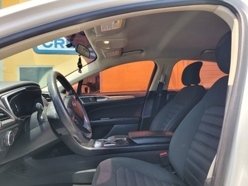 Used 2017 Ford Fusion SE w/ Fusion SE Technology Package image 8