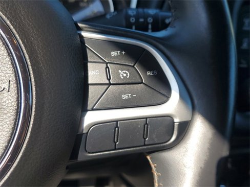 Used 2018 Jeep Compass Latitude image 32