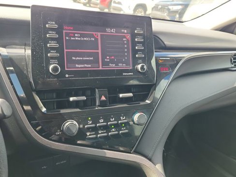 Used 2021 Toyota Camry LE image 27