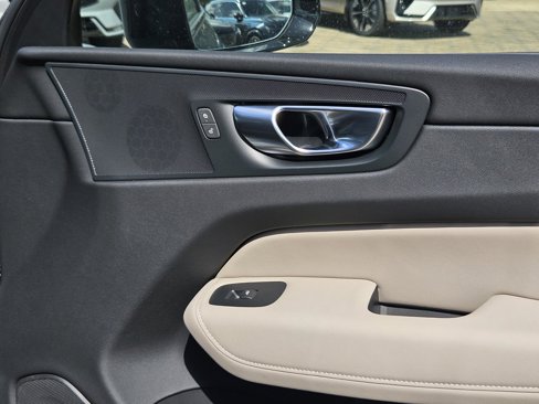 New 2026 Volvo XC60 B5 Plus w/ Protection Package Premier image 40