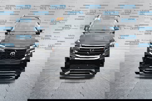 Used 2024 Volkswagen Taos SE image 2