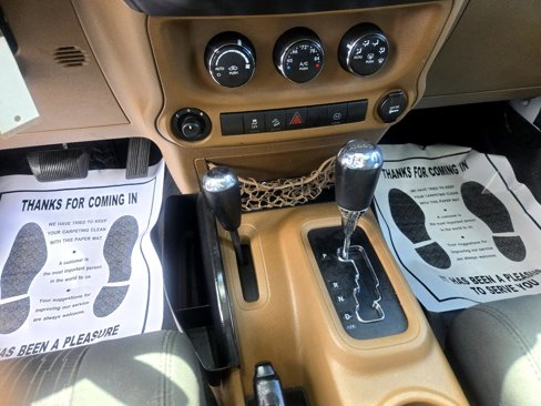 Used 2012 Jeep Wrangler Unlimited Rubicon w/ Connectivity Group image 39