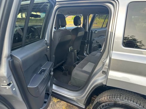 Used 2016 Jeep Patriot Sport image 23