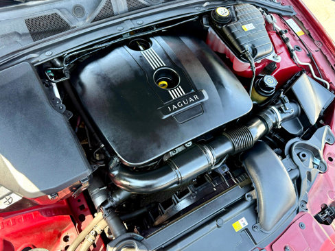 Used 2013 Jaguar XF image 6