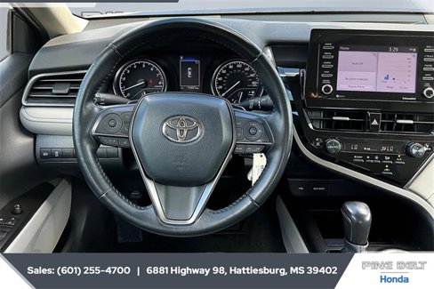 Used 2022 Toyota Camry SE image 5
