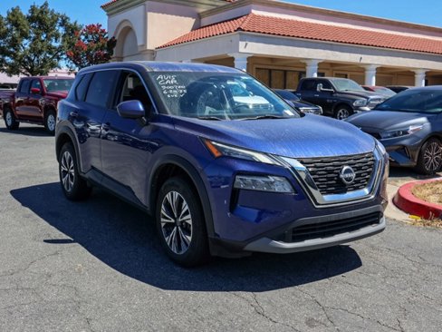 Used 2023 Nissan Rogue SV image 2