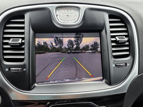 Used 2016 Chrysler 300 Limited image 27