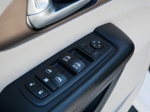 Used 2017 Chrysler Pacifica Touring-L image 20