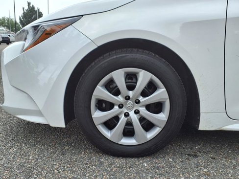 Used 2022 Toyota Corolla LE image 4