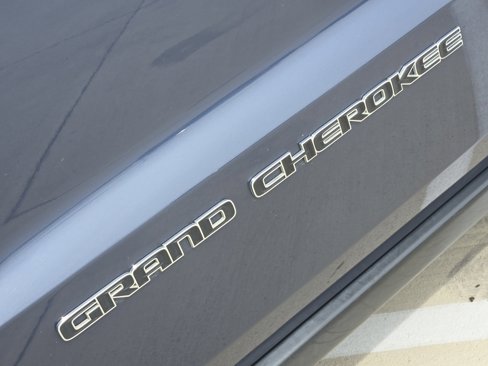Used 2021 Jeep Grand Cherokee Limited w/ Sun & Sound Group image 11