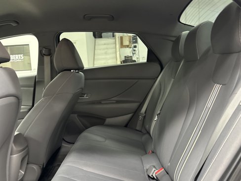 Used 2024 Hyundai Elantra Blue image 17