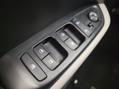 Used 2023 Hyundai Venue SEL image 27