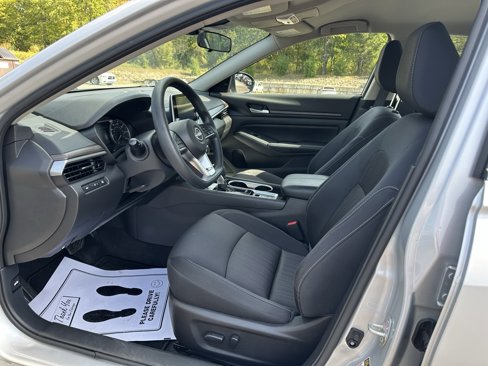 Used 2024 Nissan Altima 2.5 SV image 10