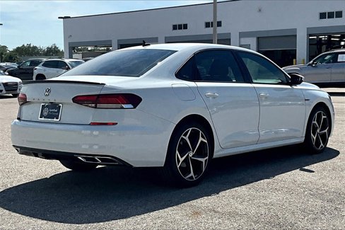 Certified 2021 Volkswagen Passat 2.0T R-Line image 5