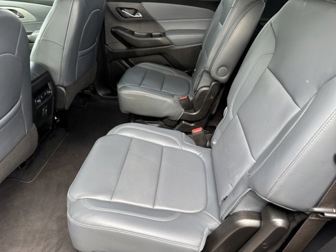 Used 2021 Chevrolet Traverse LT image 11