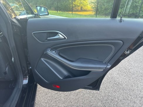 Used 2018 Mercedes-Benz CLA 250 4MATIC image 8