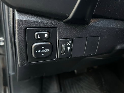 Used 2018 Toyota Corolla LE image 17