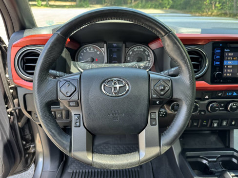 Used 2019 Toyota Tacoma TRD Sport image 10