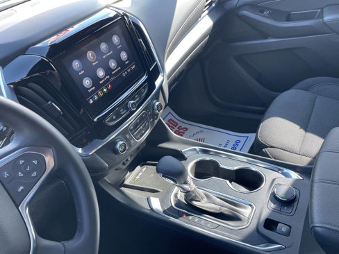 Used 2023 Chevrolet Traverse LT w/ Rear Camera Mirror Package image 28