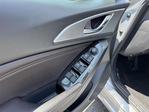 Used 2018 MAZDA MAZDA3 Touring image 13