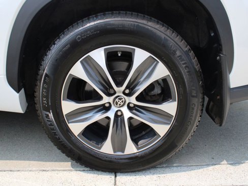 Used 2022 Toyota Highlander XLE image 37