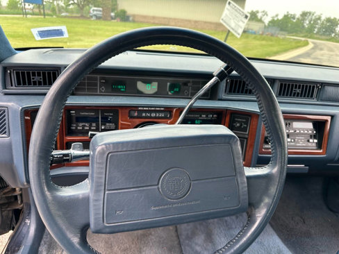 Used 1992 Cadillac Fleetwood Sedan image 14