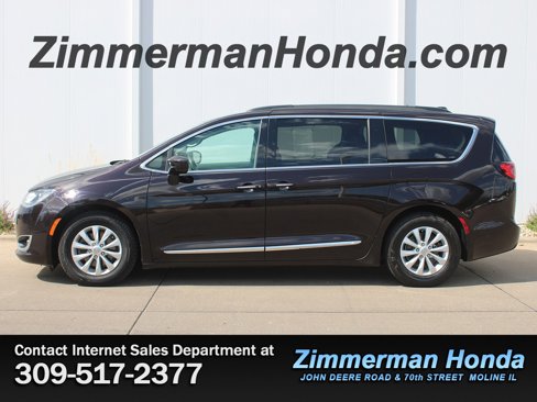 Used 2017 Chrysler Pacifica Touring-L image 25