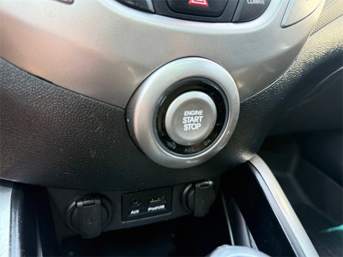Used 2017 Hyundai Veloster Value Edition image 23