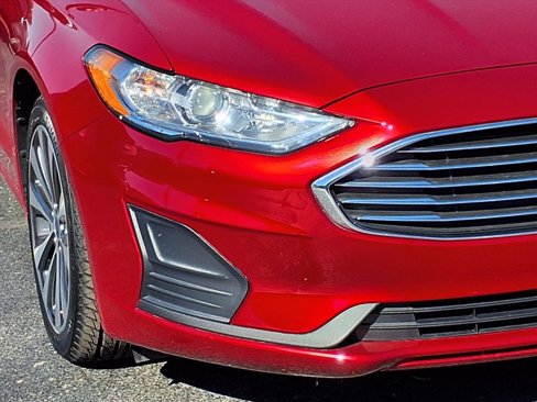 Used 2020 Ford Fusion SE image 25