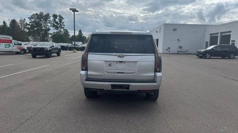 Used 2017 Cadillac Escalade Luxury image 8