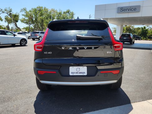New 2025 Volvo XC40 B5 Core w/ Protection Package image 6